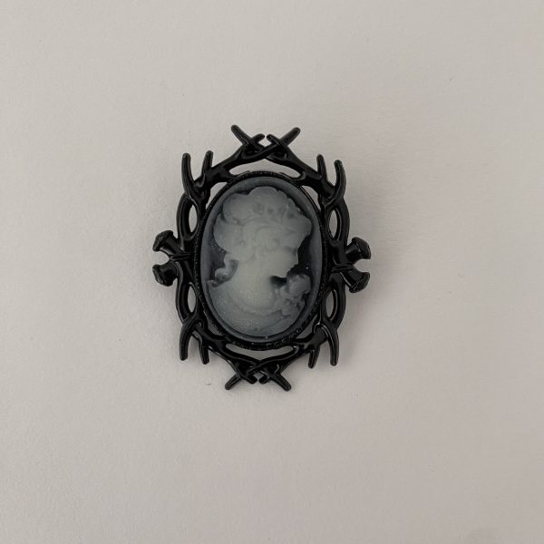 Vintage-inspired Brooch Grey