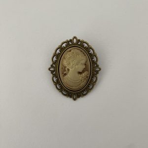 Vintage-inspired Brooch Brown