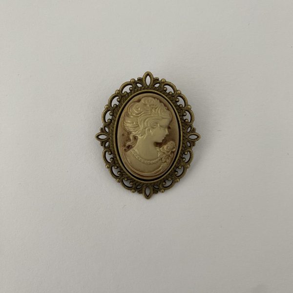 Vintage-inspired Brooch Brown