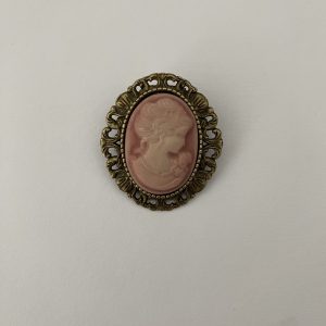 Vintage-Inspired Brooch Pink