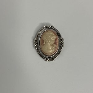 Vintage-inspired Brooch Pink